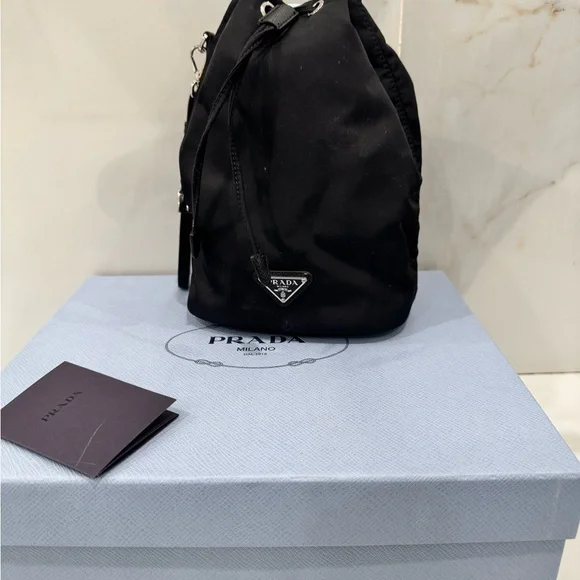 ✨ Prada Re-Nylon Bucket Pouch – Black ✨ - Picture 3 of 9